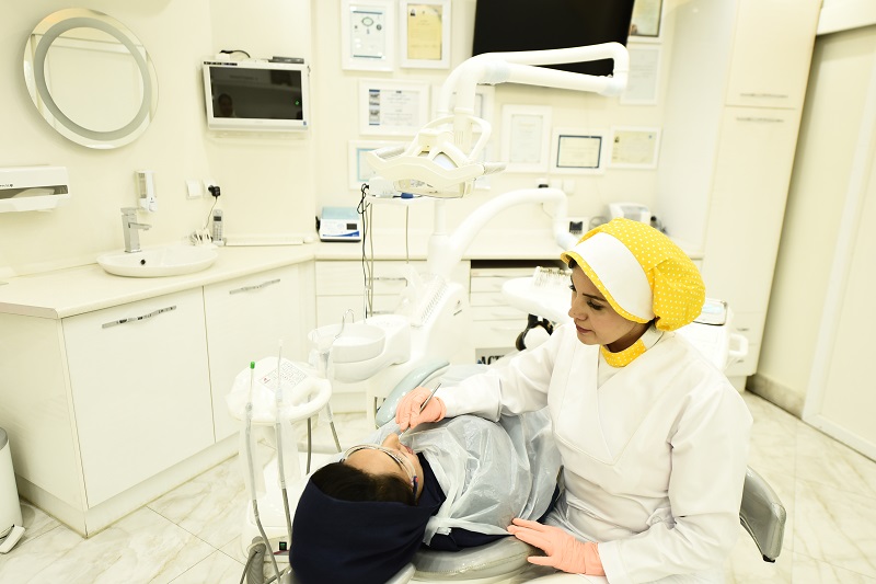 بهترین ایمپلنت اصفهان | دکتر ندا مکانیک